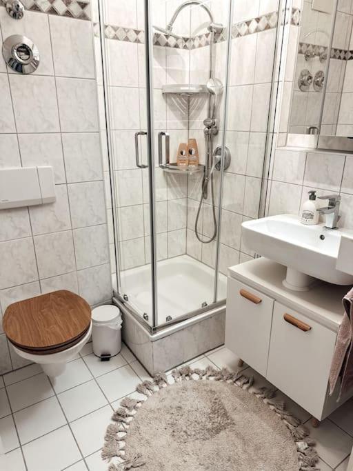 Zentrale Wohnung + Dachterrasse ซอนโทเฟิน ภายนอก รูปภาพ